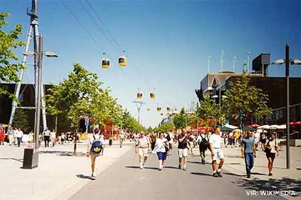 Obiskovalci na Expo 2000 v Hannovru