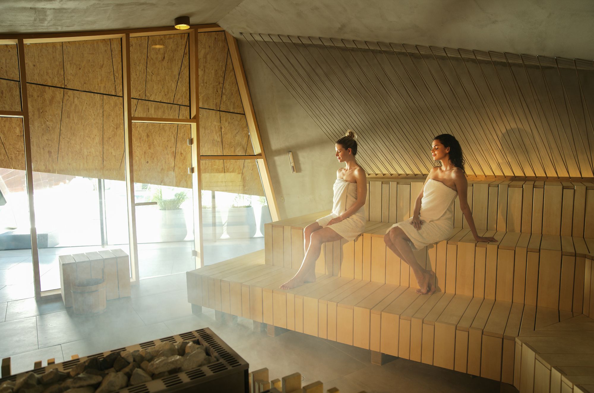 Terme Olimia, two women in the sauna.